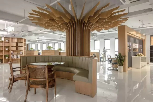 人文氣息與現(xiàn)代風尚捏合在一起，綠色的辦公空間充滿藝術感！