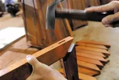 又有學(xué)生因室內(nèi)甲醛超標(biāo)中毒？買(mǎi)什么家具才能讓人放心？