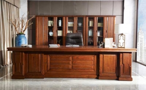 很多人都在問購買到如此精美的實木大班臺是用的什么方法？